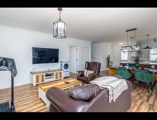 4 BEDROOM FREESTANDING FOR SALE IN SUNNINGDALE